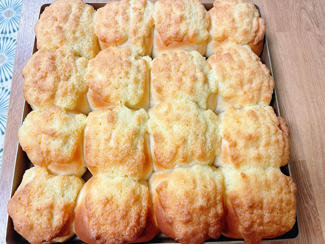 一次发酵同样松软的椰蓉小面包