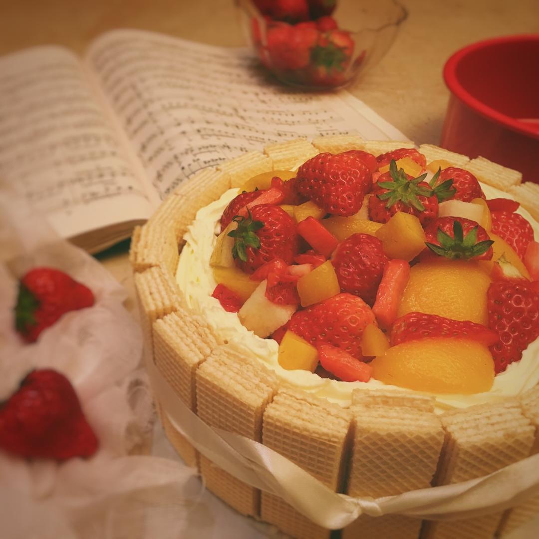 guooo做的生日蛋糕教程【威化饼干围边】