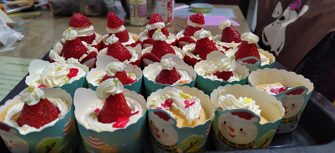 超简单的圣诞杯子蛋糕，零技巧，新手轻松营造节日气氛