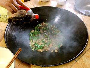 农家柴火饭菜：辣椒炒肉（农家小炒肉）的做法 步骤6