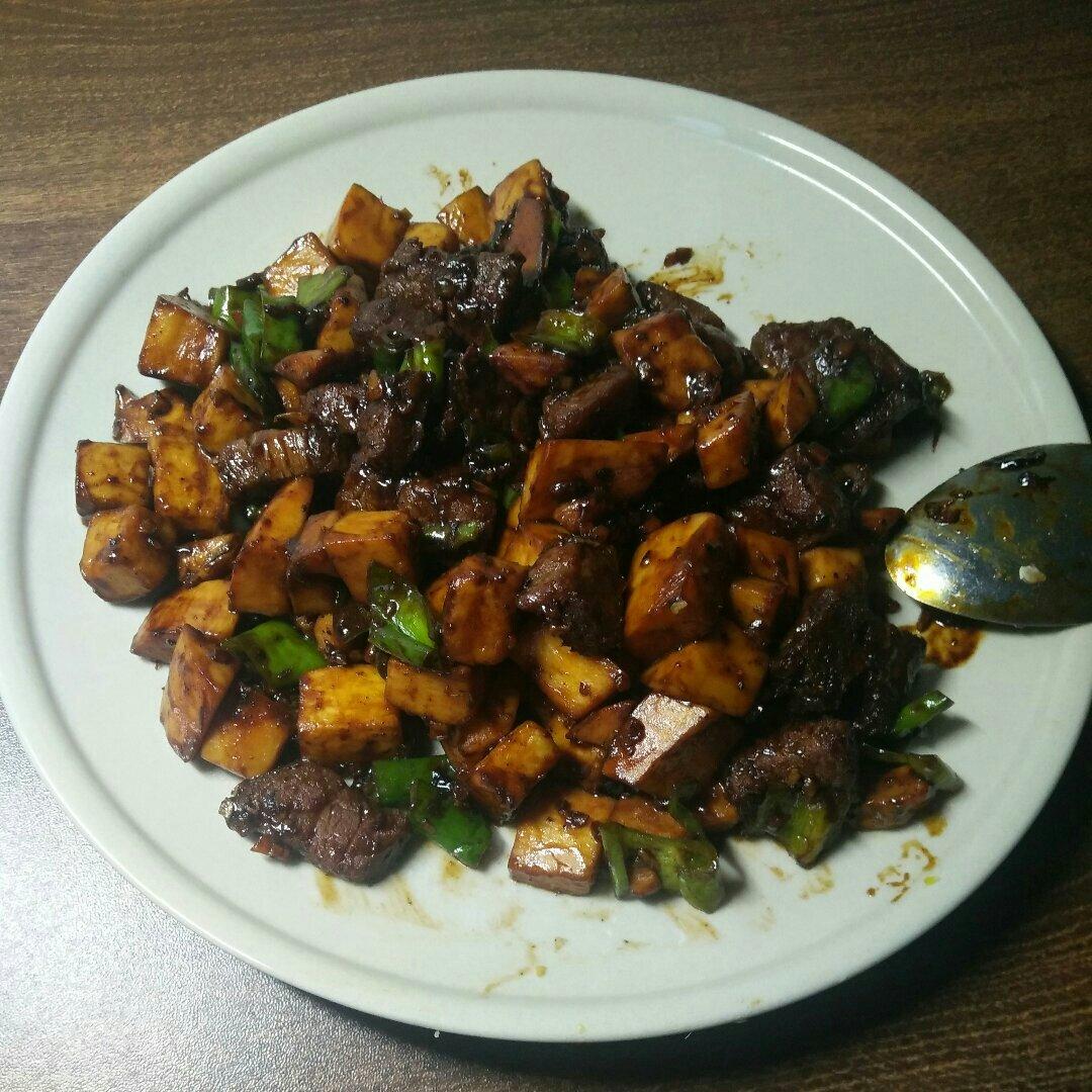 【黑椒杏鲍菇牛肉粒】