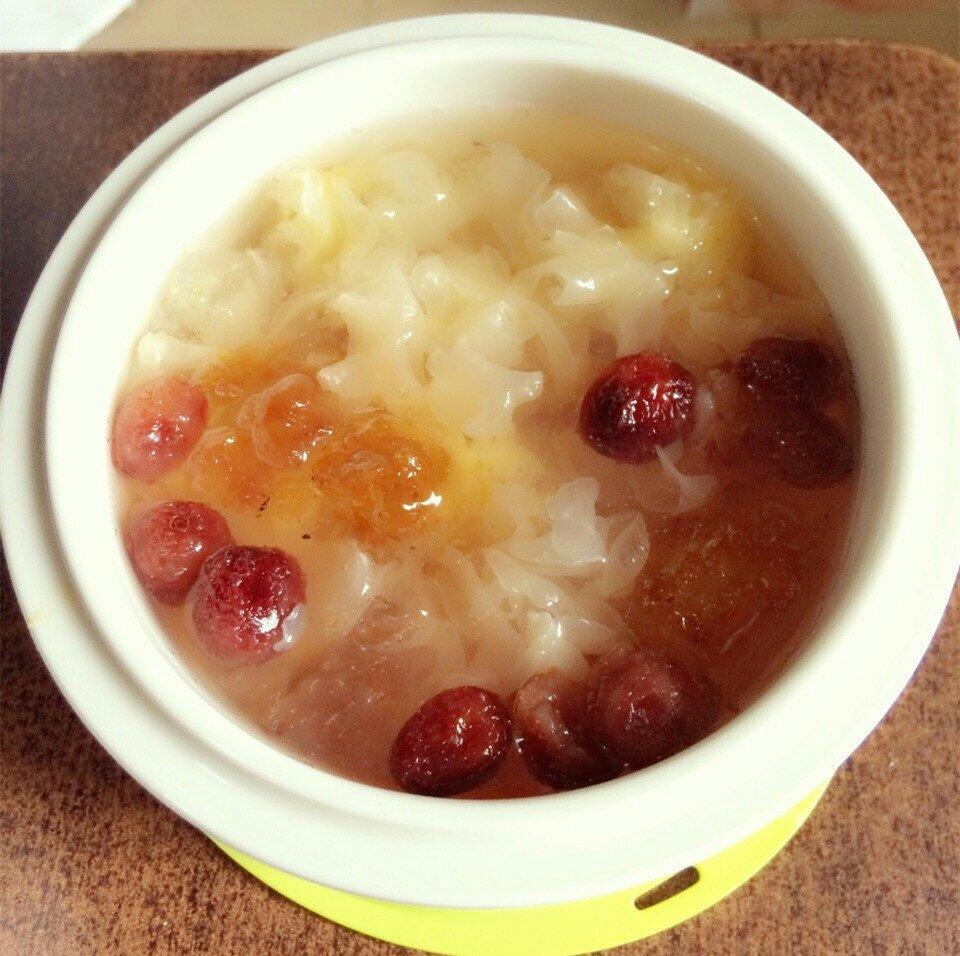 【小森妈妈菜谱】滋润养颜桃胶雪莲子炖奶