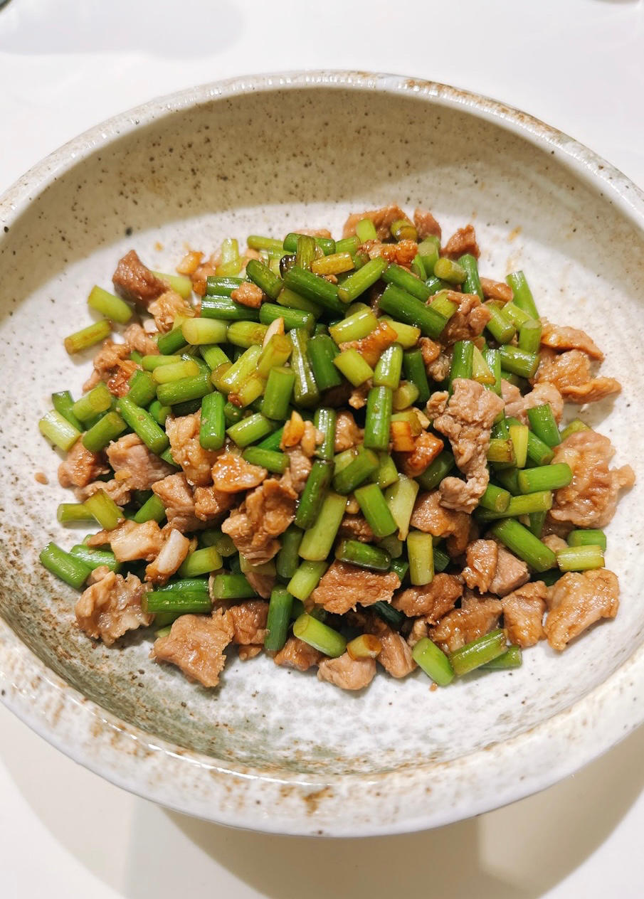 下饭神器蒜苔粒炒肉碎