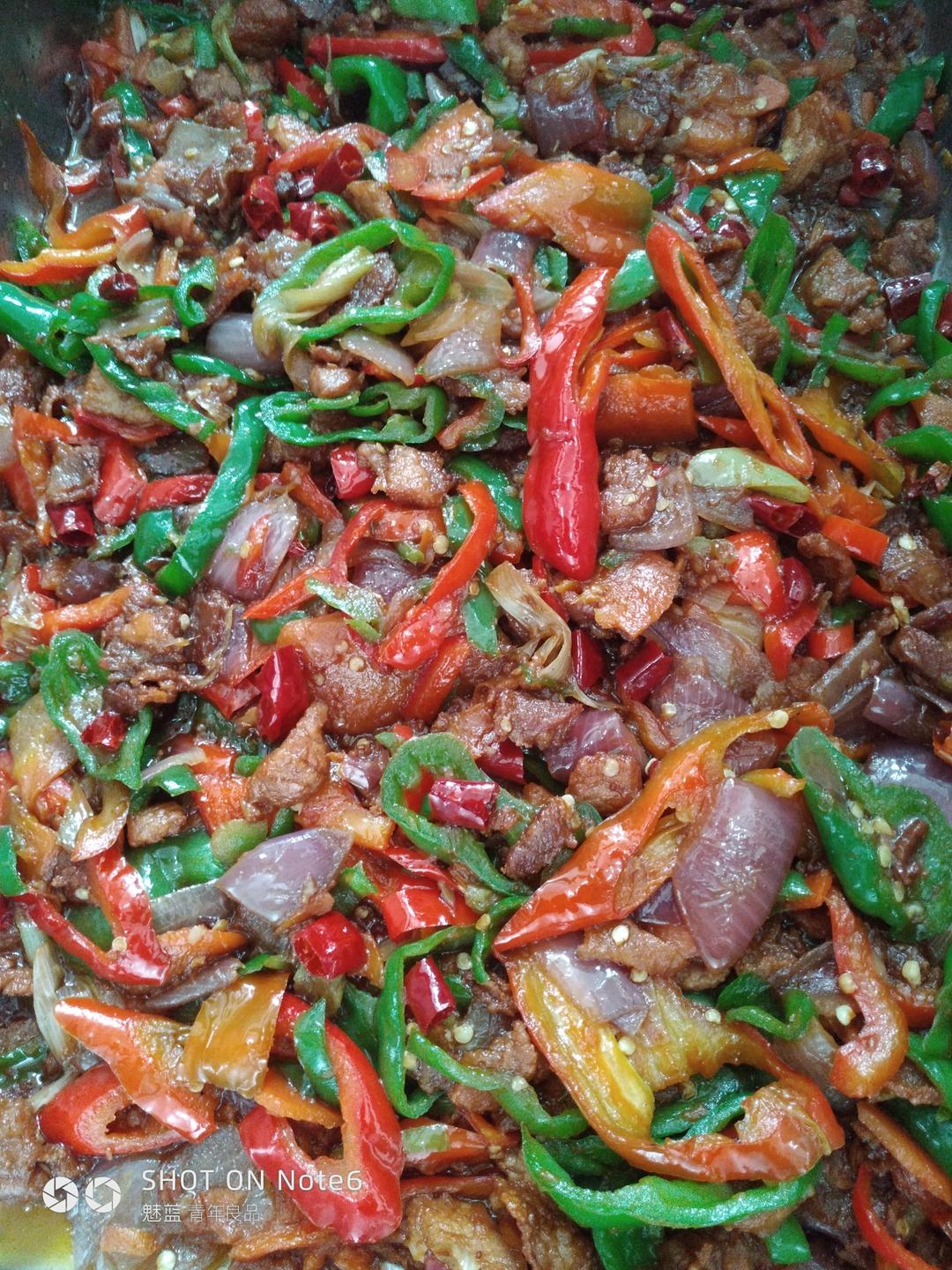 洋葱木耳炒肉的做法