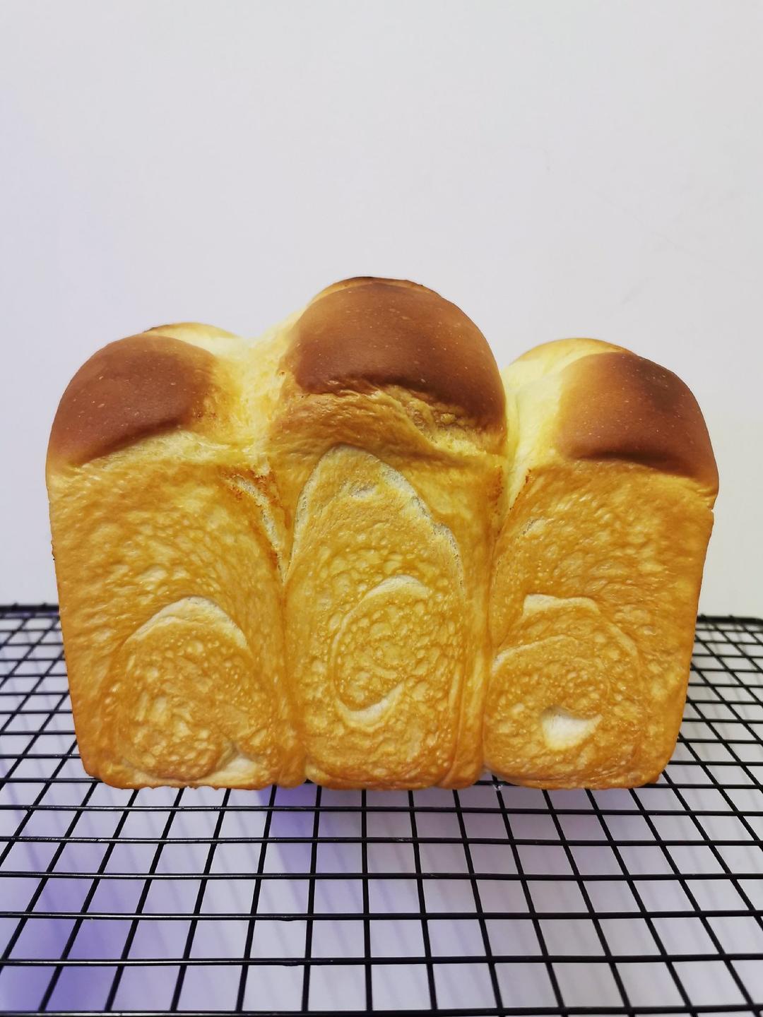 鲜奶液种超熟吐司