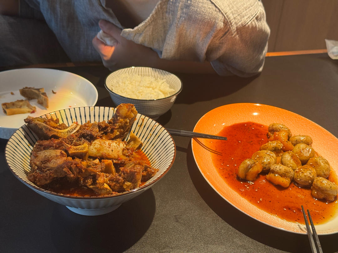 一口爆汁的虾滑酿口蘑