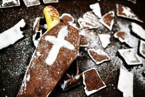 【万圣节】雪地中的灵柩（巧克力饼干+皇家糖霜）的做法 步骤11