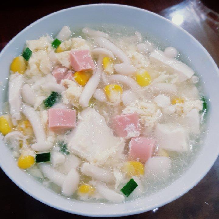 鲜掉眉毛的菌菇豆腐汤