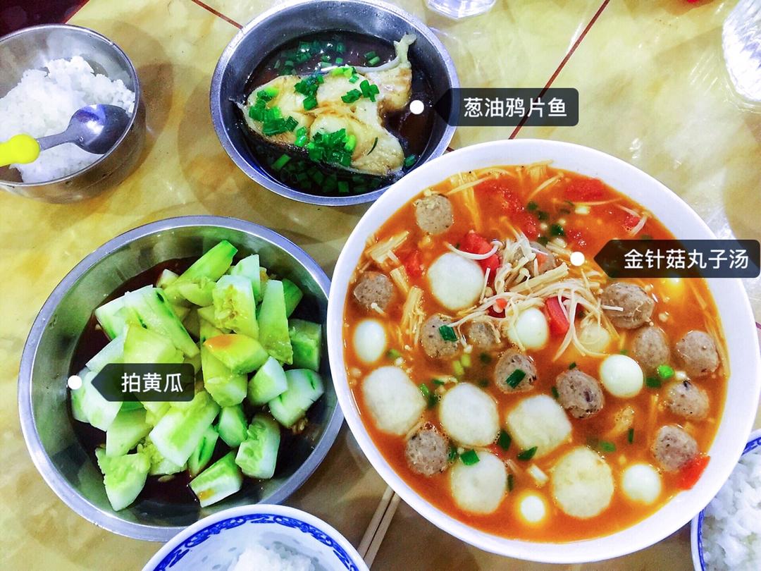 番茄贡丸金针菇汤