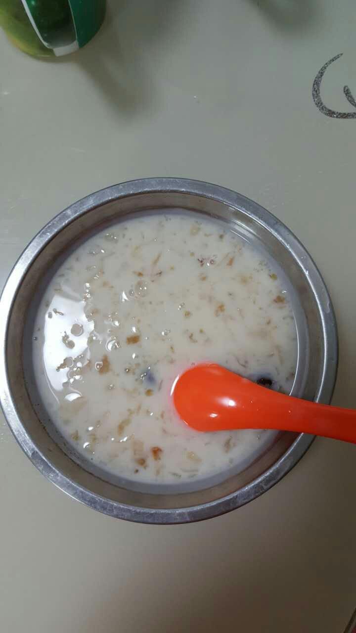 银耳莲子炖桃胶的做法