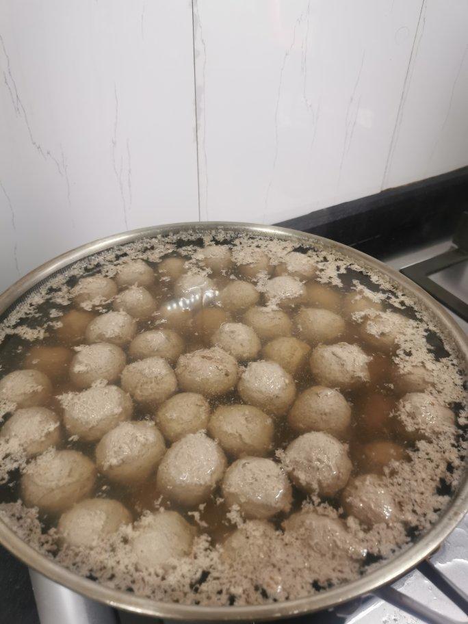 慢慢调整的牛肉丸