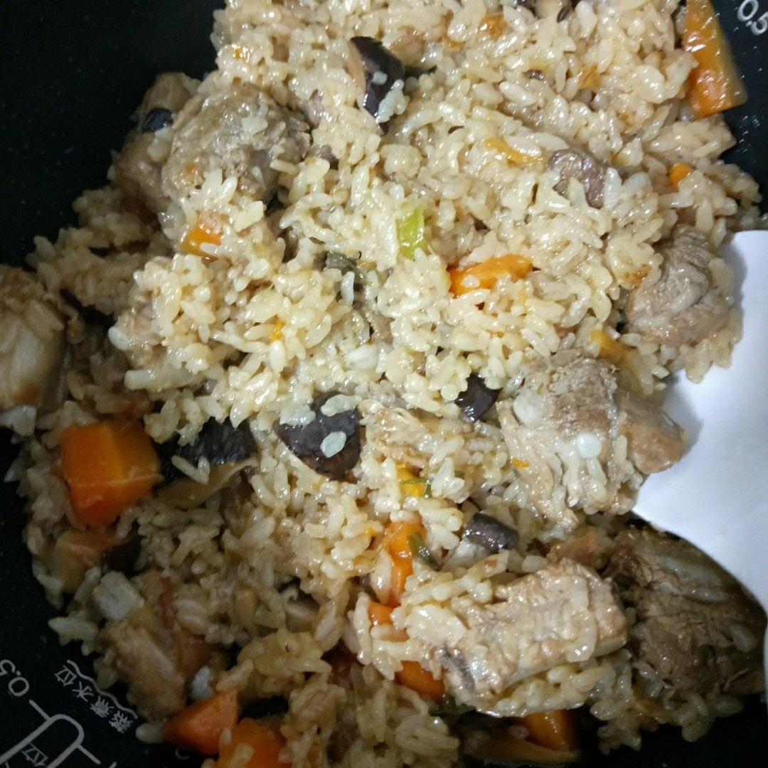 喷香排骨焖饭（爆好吃）