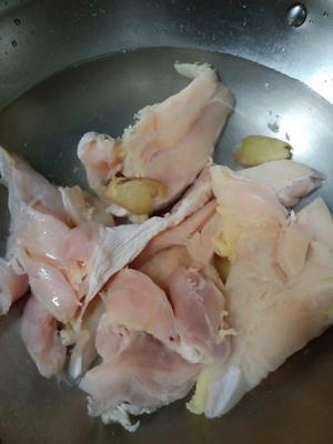 营养减肥餐——凉拌金针菇鸡胸肉的做法 步骤1