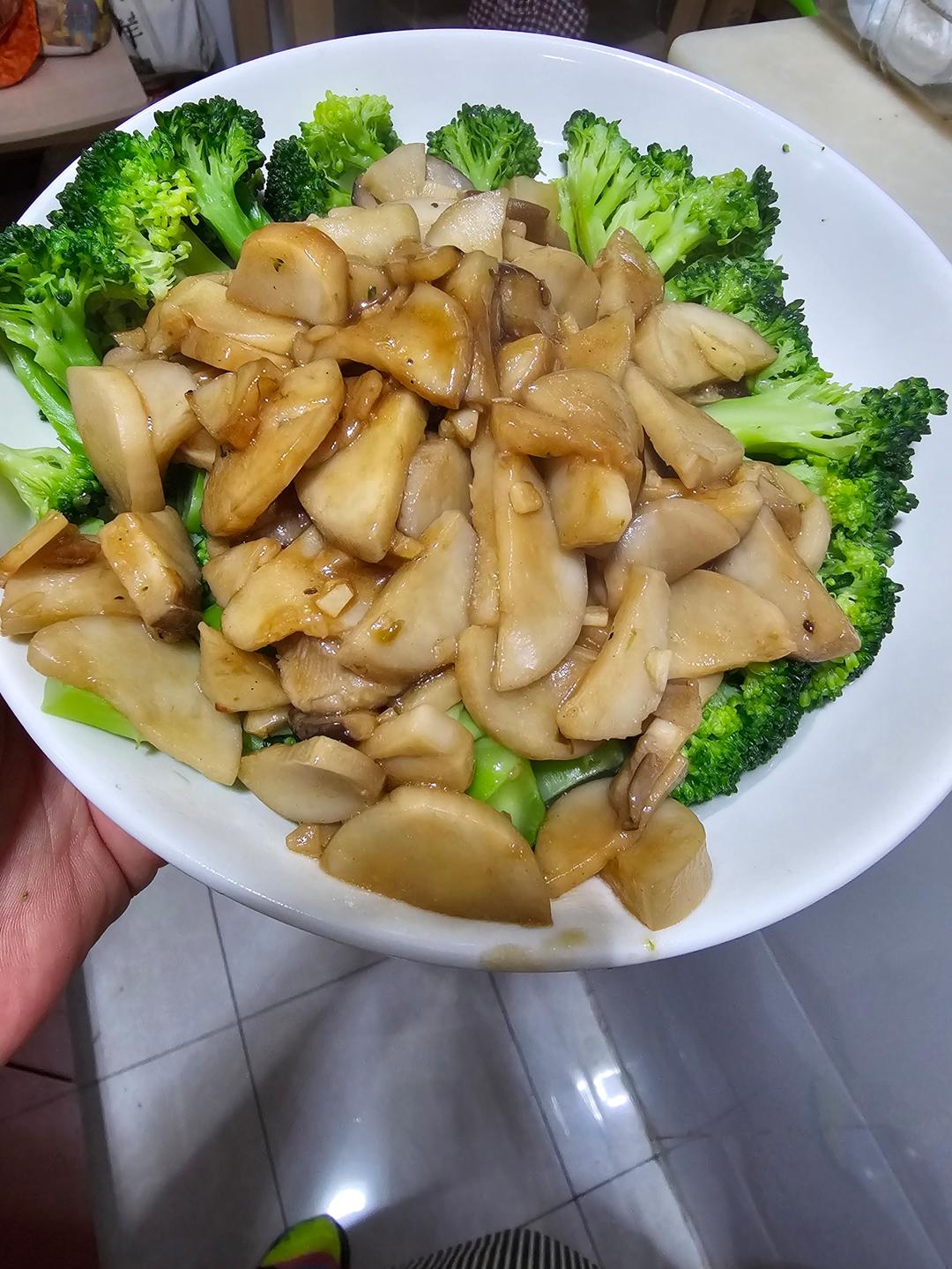 西兰花蚝油花雕杏鲍菇