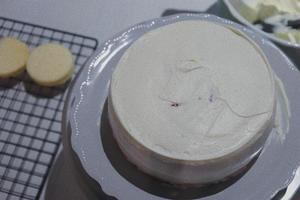 复古可爱 |「宝藏草莓奶油蛋糕」#YannieFoodie#的做法 步骤17