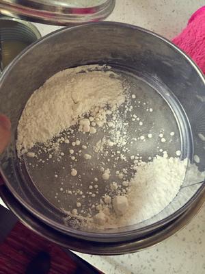 多余打发奶油的用法：香脆芝麻饼干的做法 步骤3