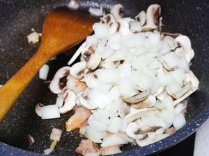 秒杀西餐厅的奶香蘑菇汤的做法 步骤6