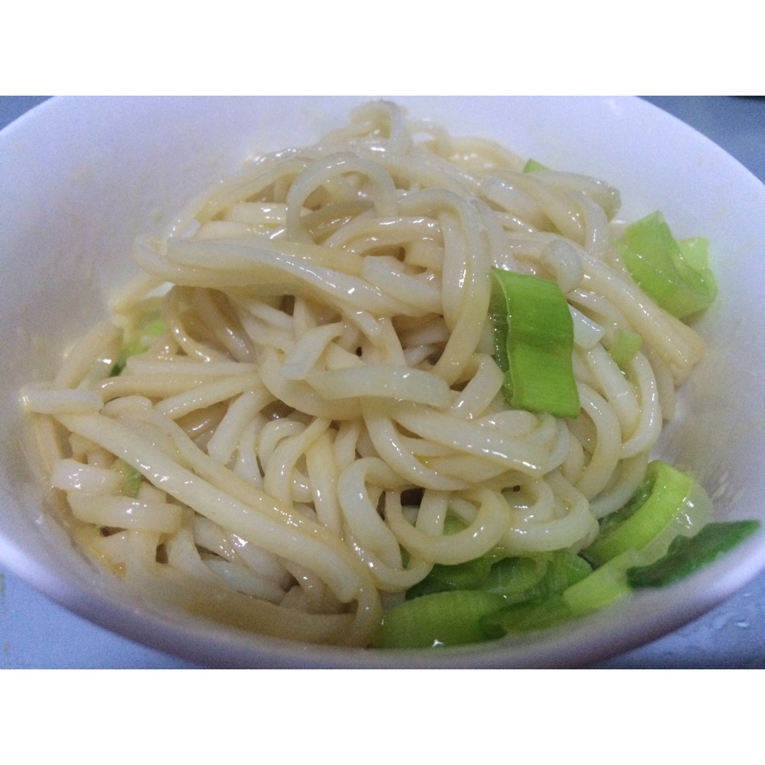 葱爆面—就是汪涵在天天向上里面做的那个啦