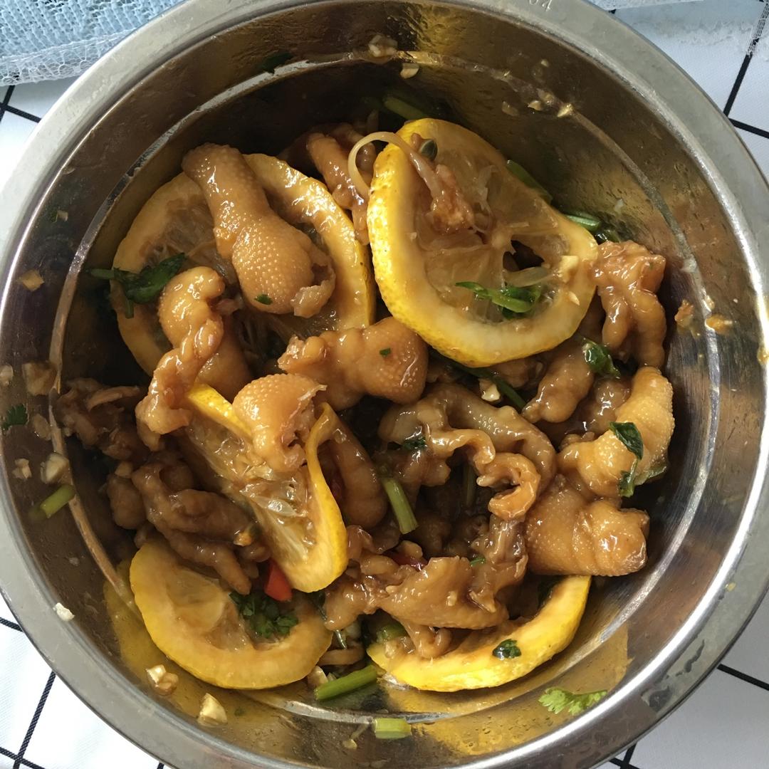 【酸辣无骨凤爪】