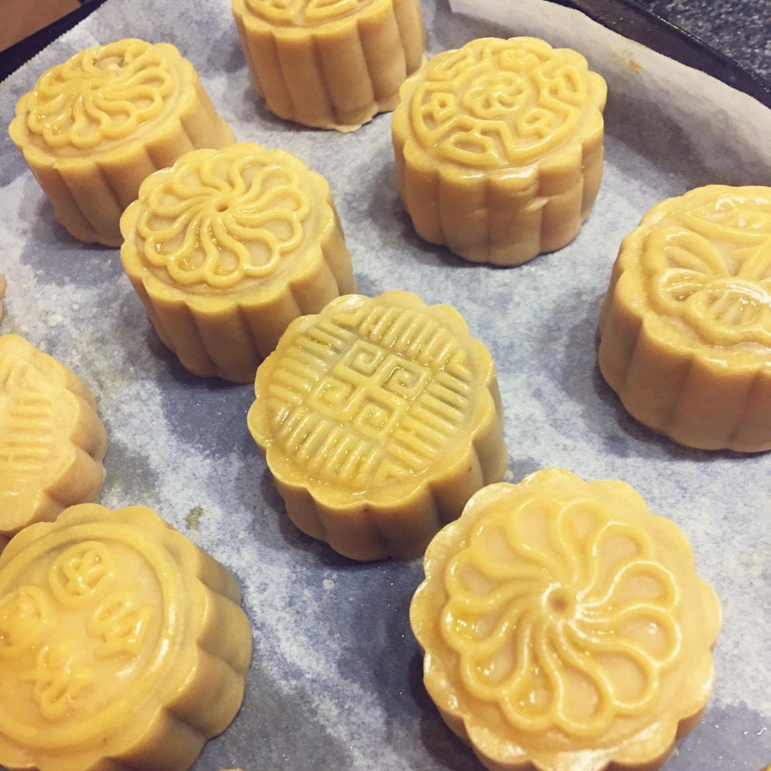 广式莲蓉月饼（75克、50克、各种规格都有）