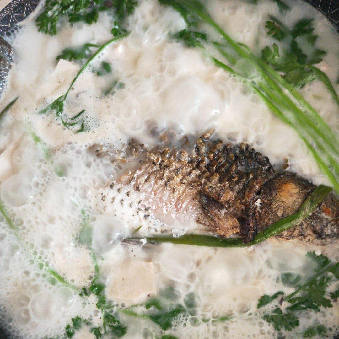 鲫鱼豆腐汤