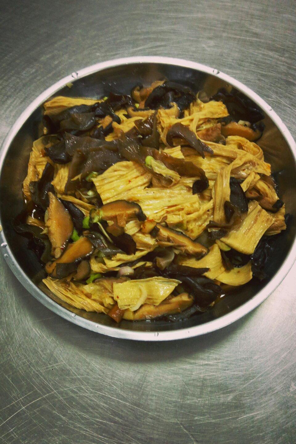 腐竹木耳黄瓜炒