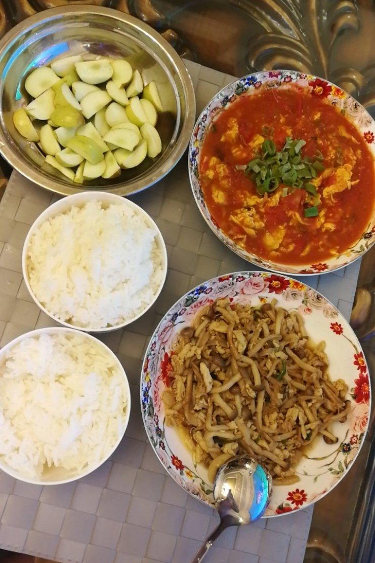 五花肉炒蟹味菇