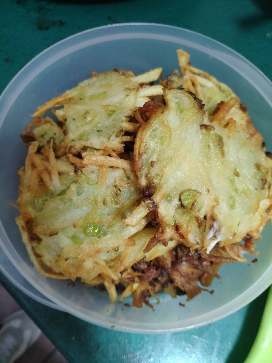 爱吃的小胡涂做的干煸土豆丝饼