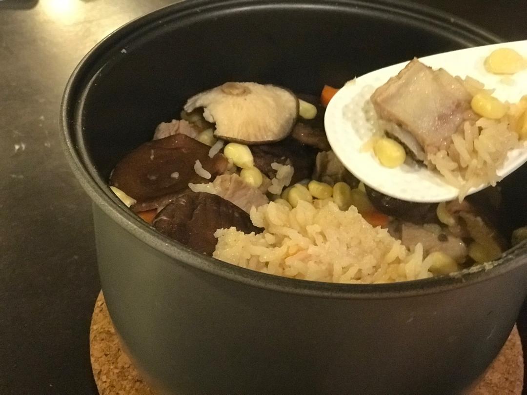 ＃铁釜烧饭就是香＃排骨玉米蒸饭