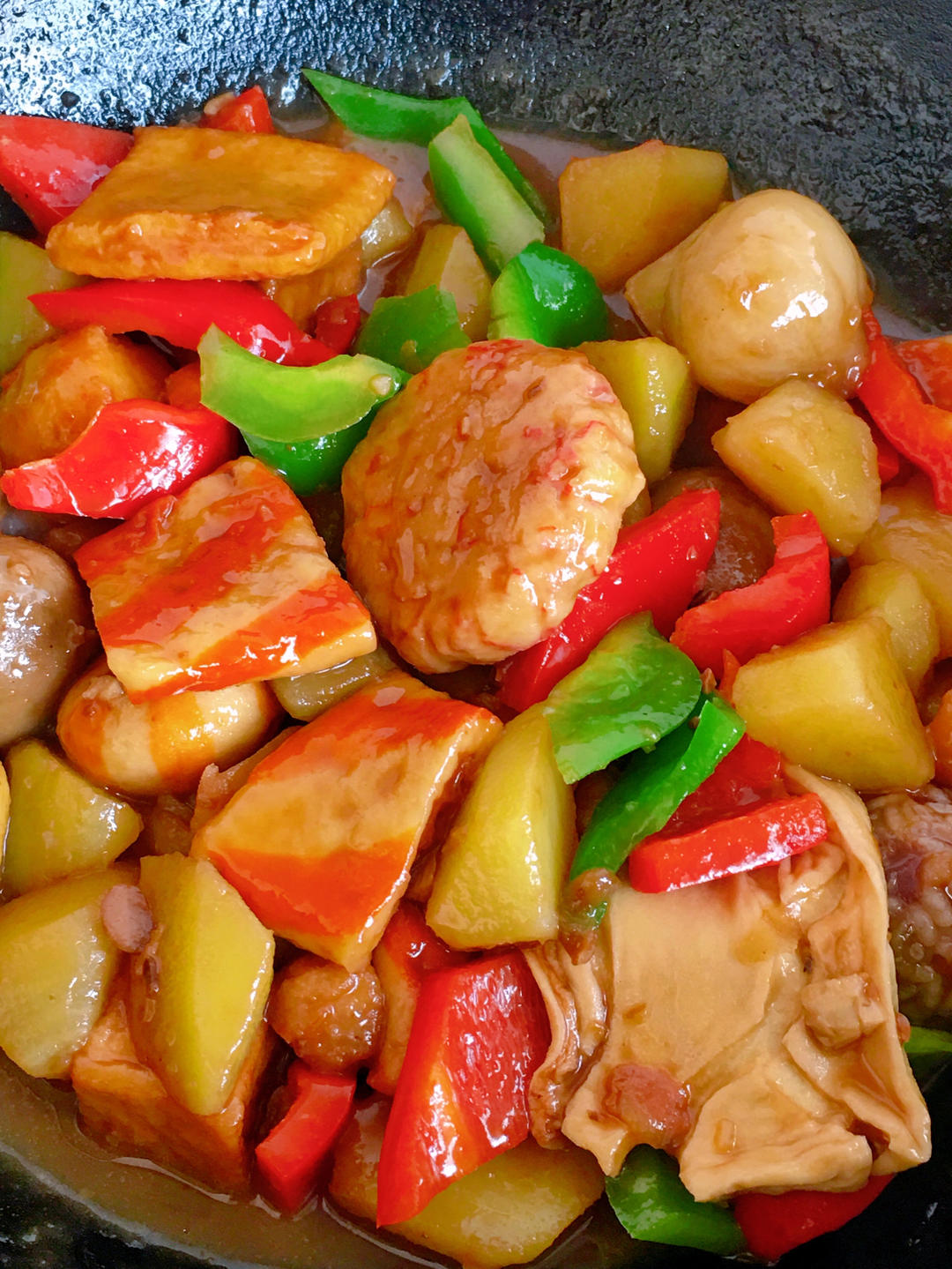 一颗糖572196做的两碗饭打底的酱烧土豆火锅丸子6075