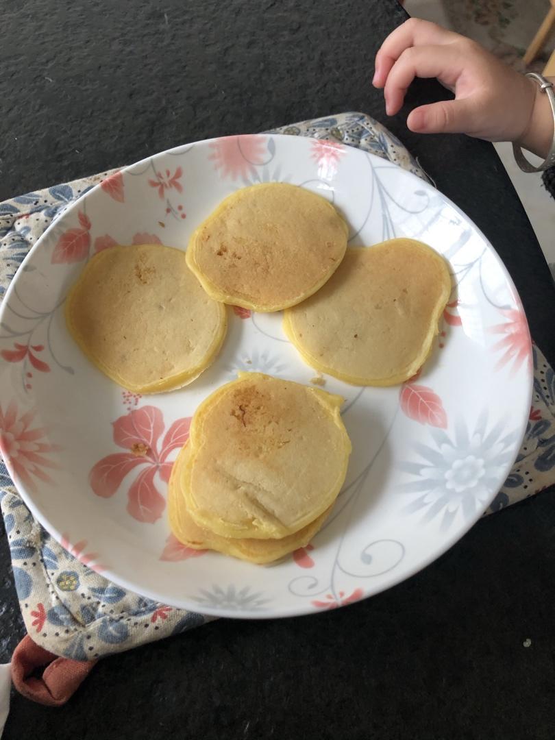 【减脂早餐】无油香蕉松饼（超简单）