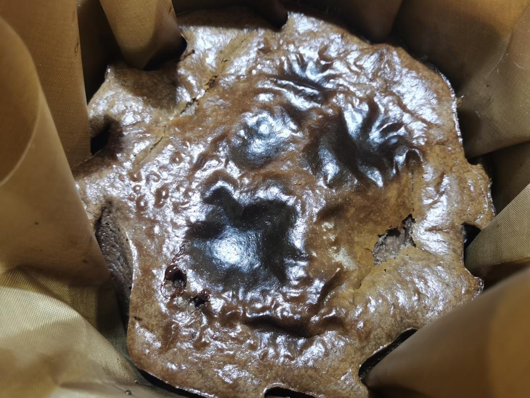 巧克力巴斯克蛋糕