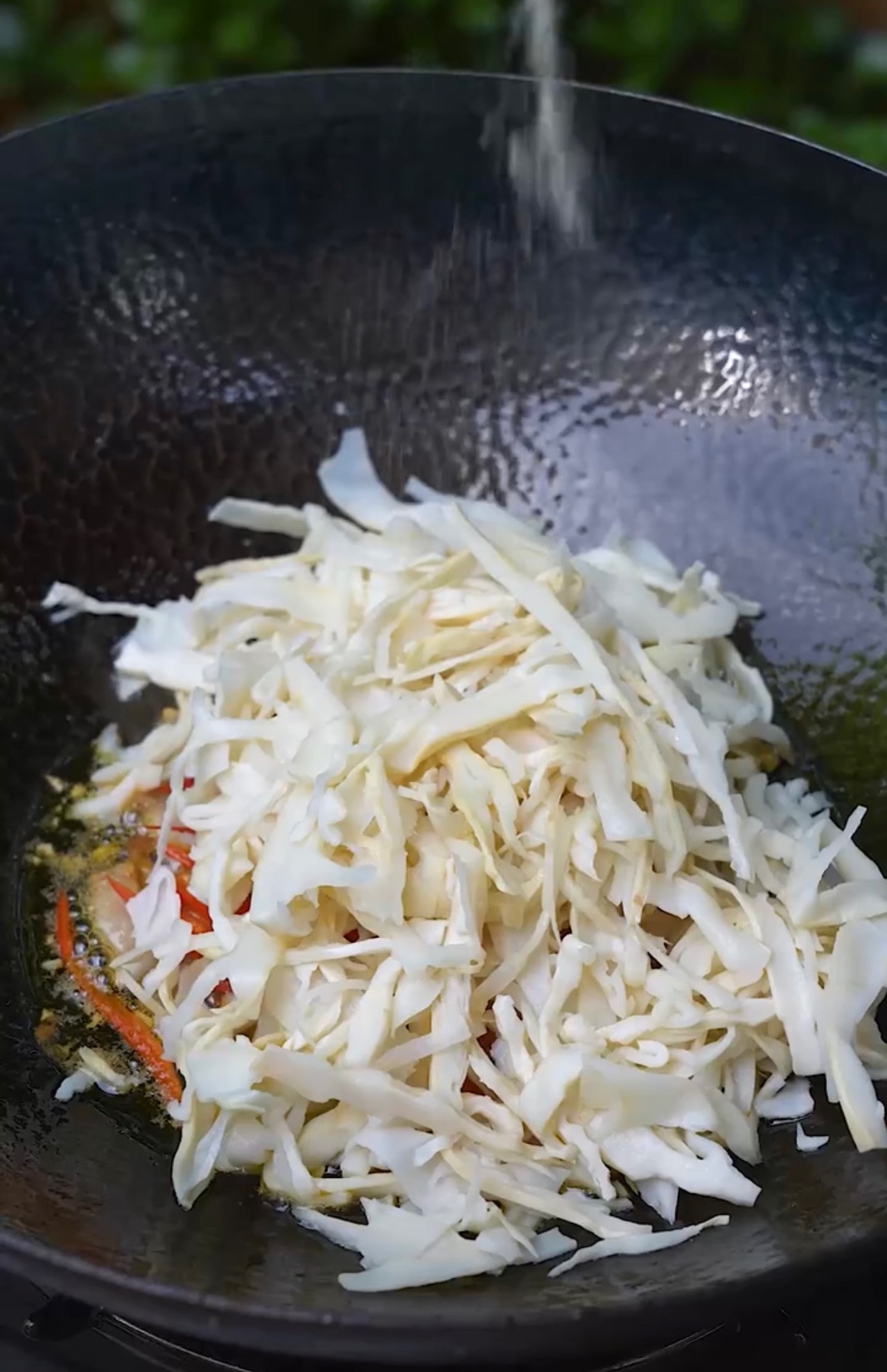 湖南名菜-糯米笋小炒肉的做法 步骤6