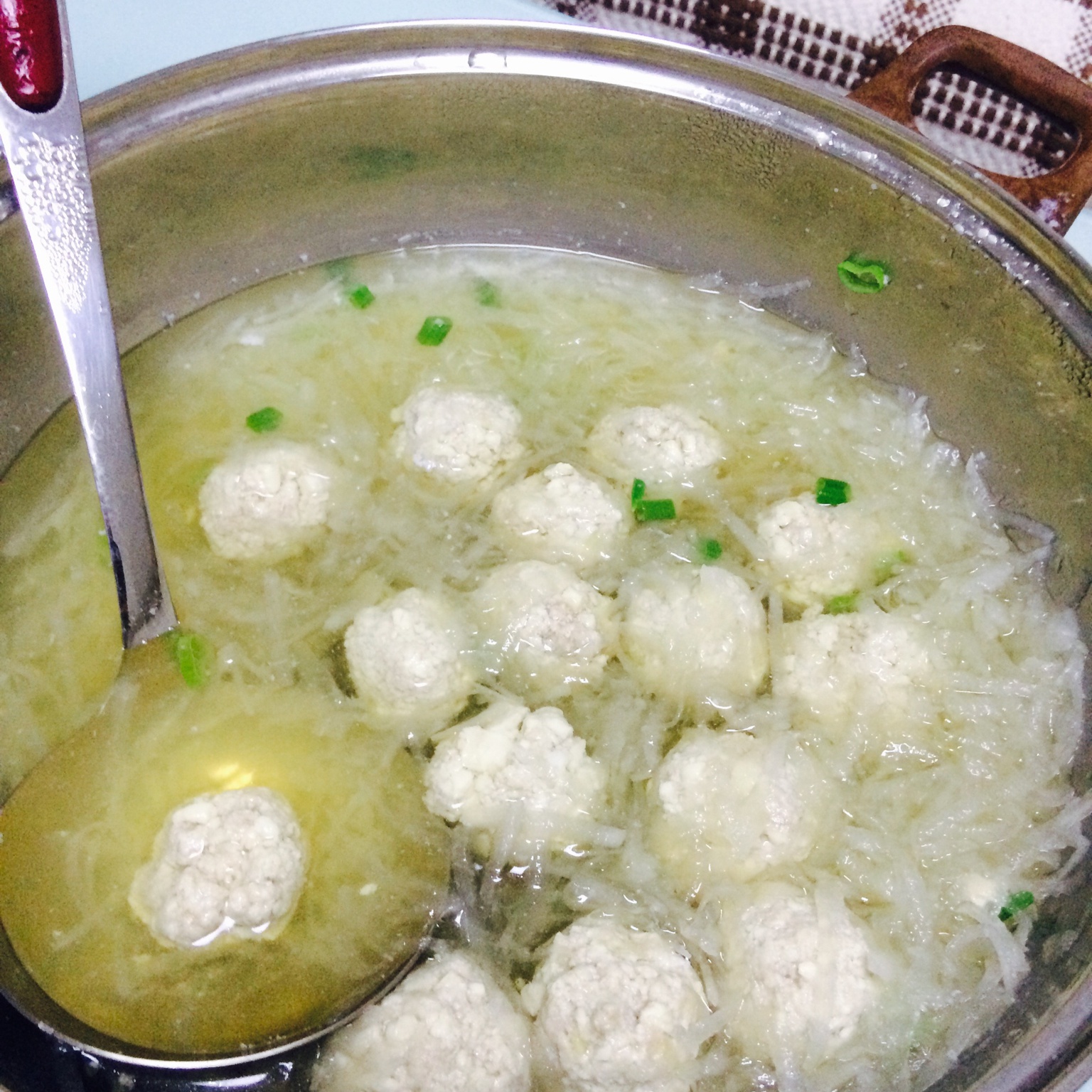 【10分钟系列】白萝卜豆腐圆子汤
