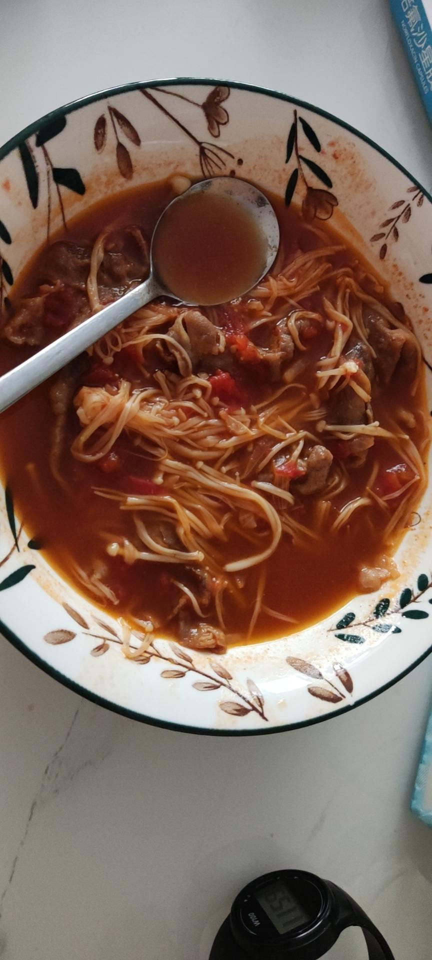 西红柿牛肉卷金针菇煲