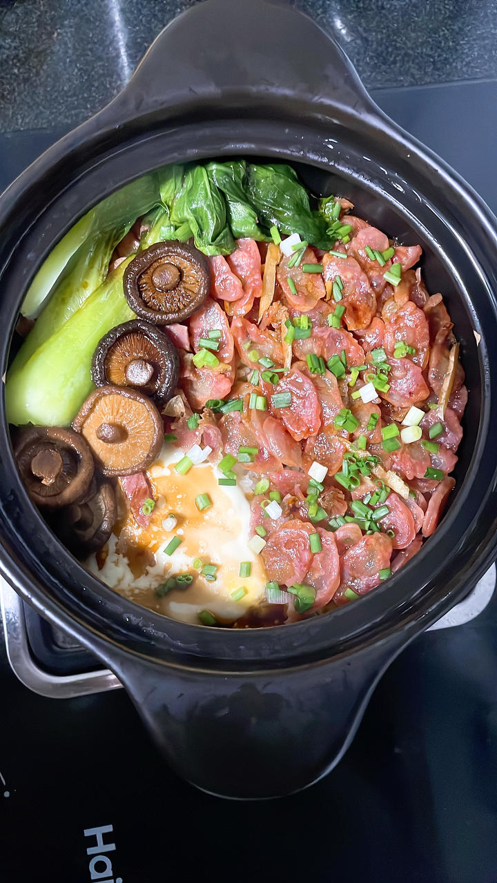 广式腊味煲仔饭