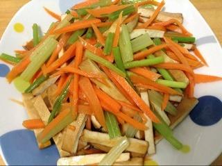 香干炒胡萝卜芹菜