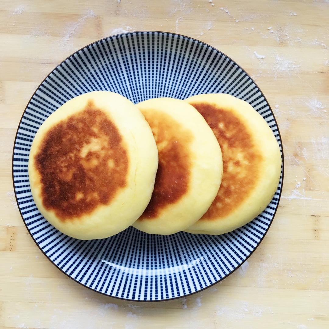 秦贝做的奶香玉米发面饼