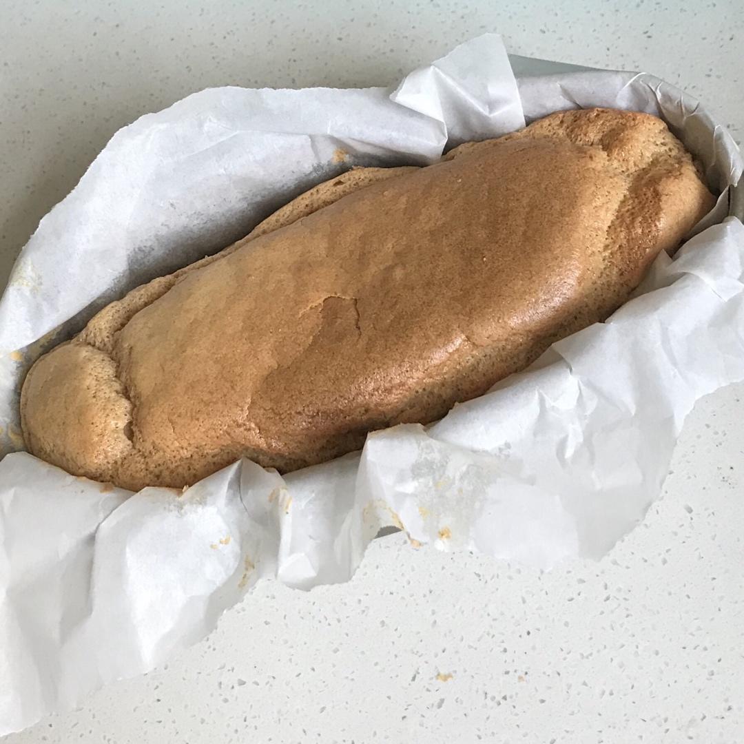 一个只有黄豆粉的6寸黄豆戚风蛋糕（自制黄豆粉）