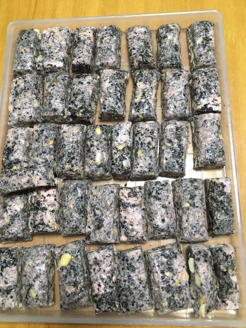 花生牛轧糖——（蔓越莓&黑芝麻口味）