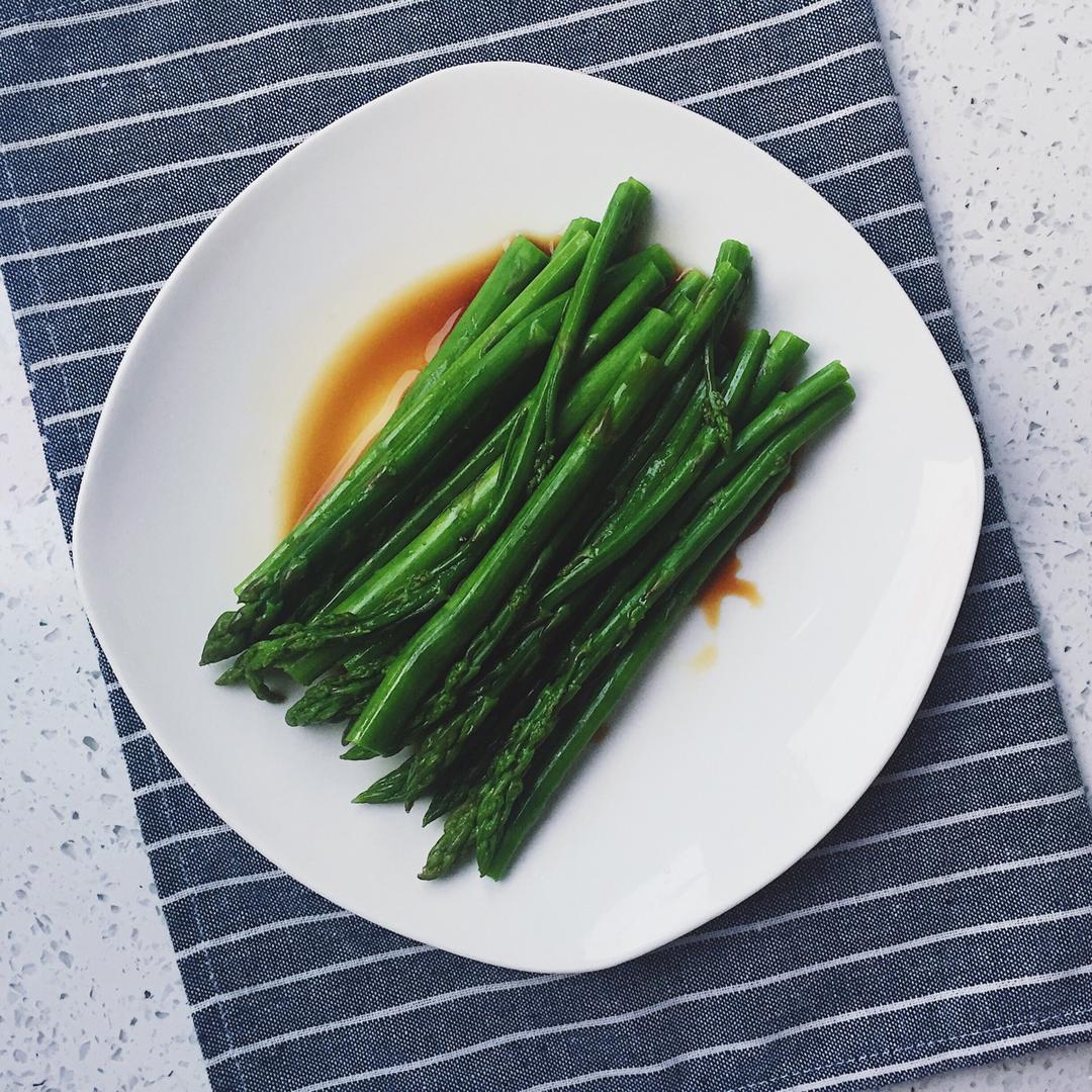 白灼芦笋