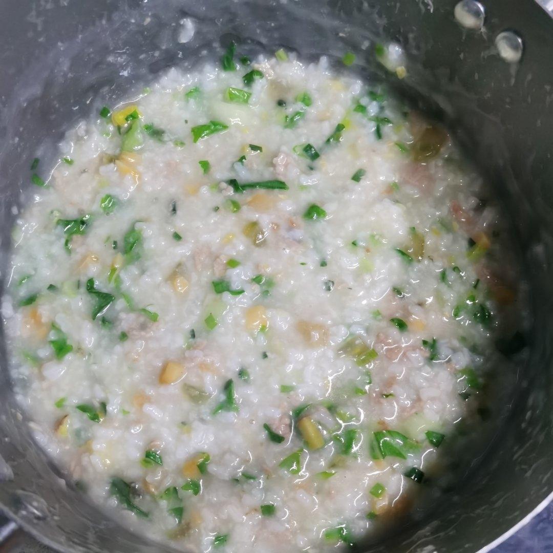 妈妈👩教我做的皮蛋瘦肉粥🥣简单快捷美味😋
