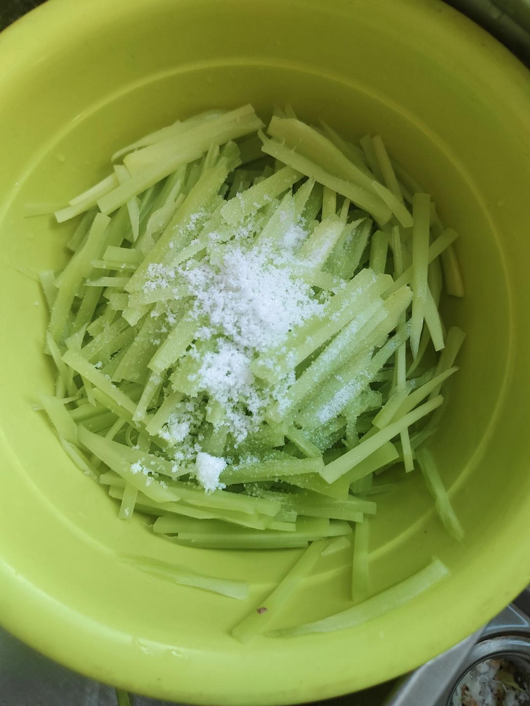 凉拌莴苣丝【只做新手简单菜谱】的做法 步骤2