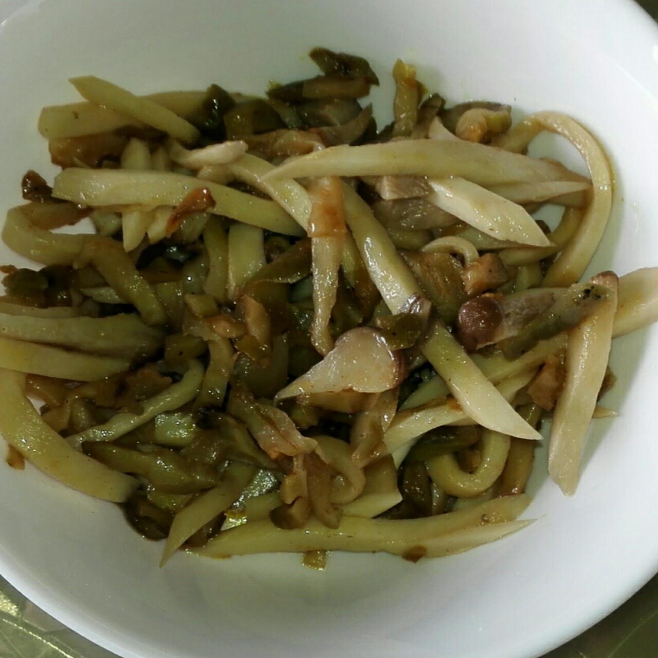 杏鲍菇炒榨菜丝的做法