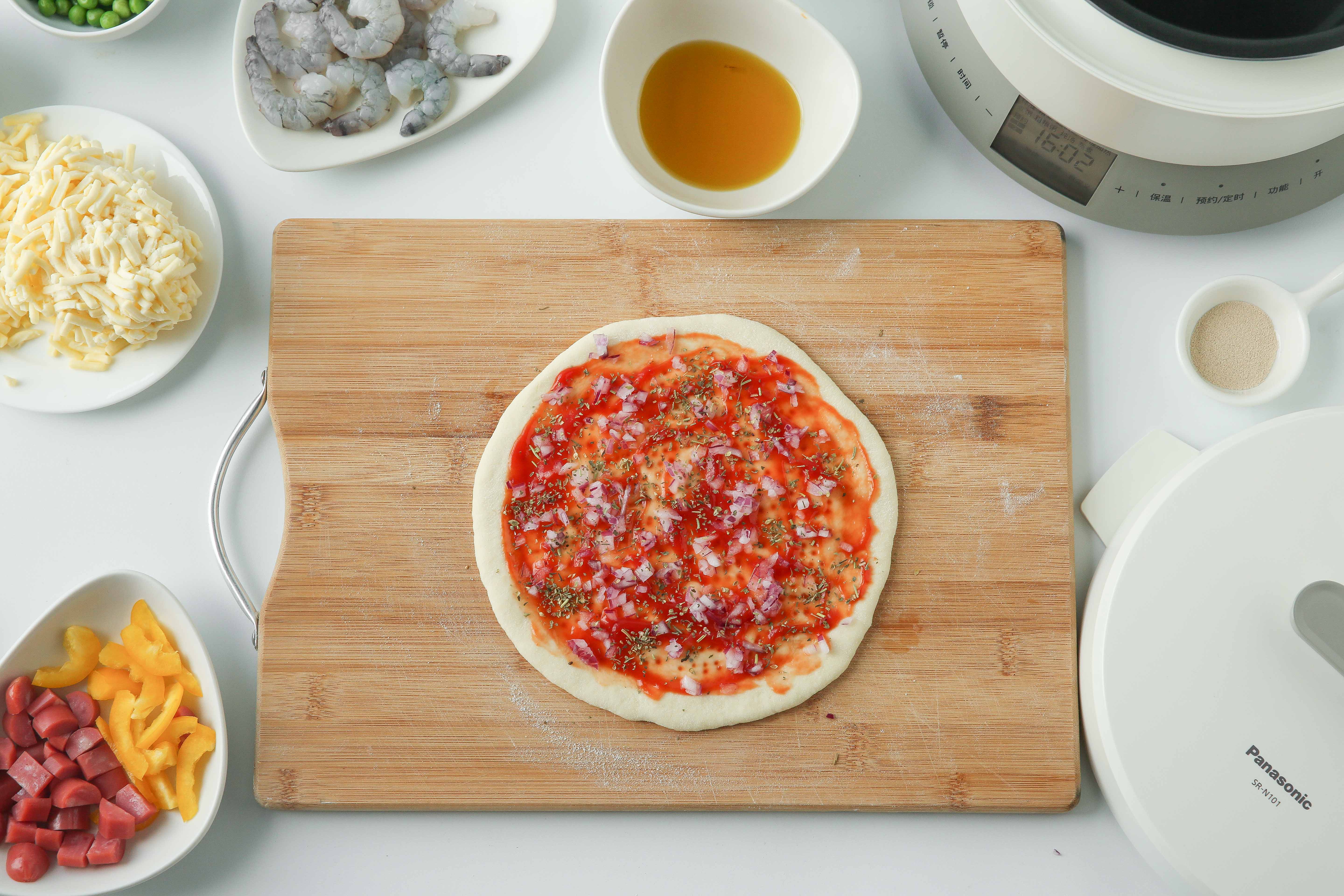 【免烤箱】电饭煲番茄披萨的做法 步骤7