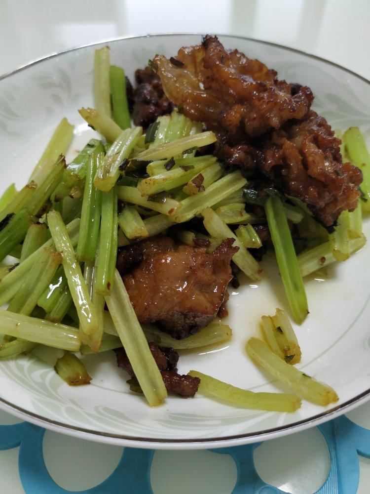 芹菜炒牛肉 快和我一起做！超级嫩！家常快手简单！