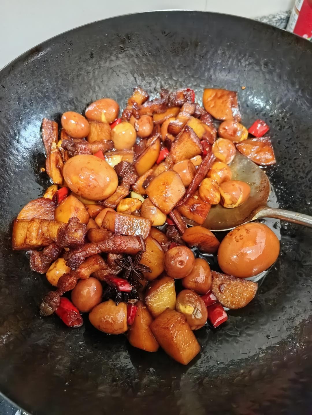 今天这个鹌鹑蛋红烧肉 简直不要太下饭了