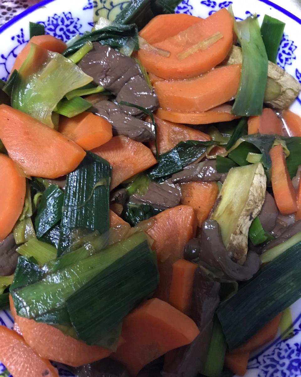 青蒜胡萝卜炒鸭血