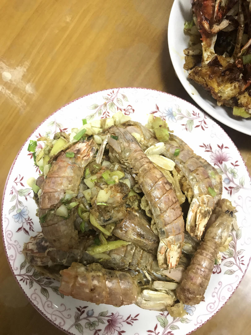 无油炸版的椒盐皮皮虾和巧拨虾壳的方法