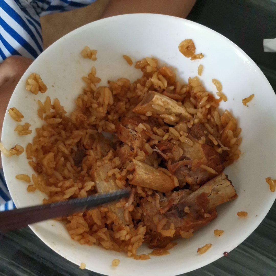 喷香排骨焖饭（爆好吃）